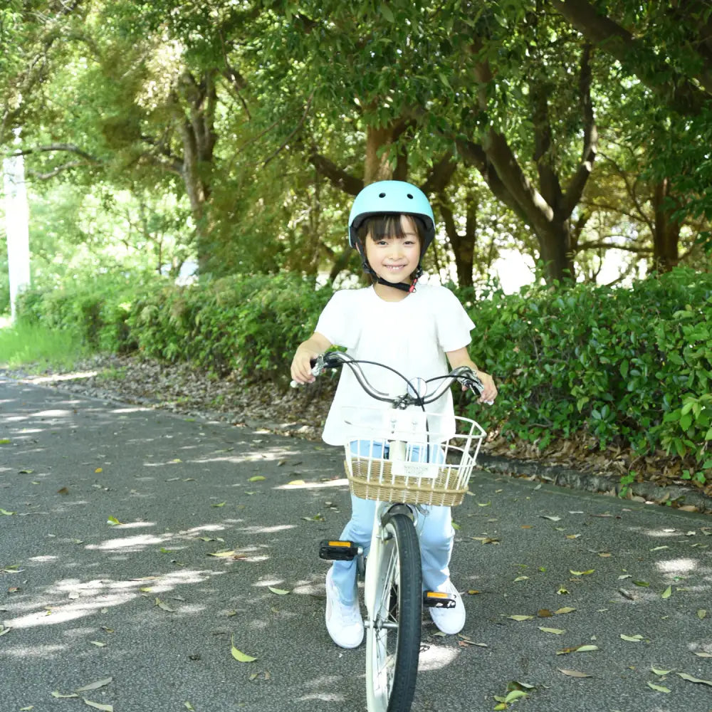 キッズヘルメット 軽量子ども用ヘルメット 自転車用ヘルメット キックボード用ヘルメット 通気性抜群ヘルメット 高密度クッション付きヘルメット サイズ調整可能ヘルメット 安全設計キッズヘルメット 首に優しい軽量ヘルメット 防災対策ヘルメット