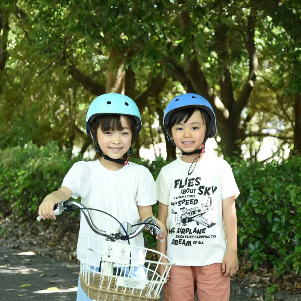 キッズヘルメット 軽量子ども用ヘルメット 自転車用ヘルメット キックボード用ヘルメット 通気性抜群ヘルメット 高密度クッション付きヘルメット サイズ調整可能ヘルメット 安全設計キッズヘルメット 首に優しい軽量ヘルメット 防災対策ヘルメット