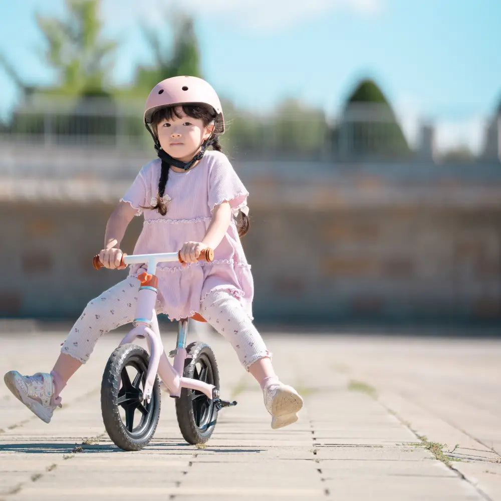 キックバイク 子供用バランスバイク 軽量2.2kg EVAタイヤ メンテナンス不要 360度回転ハンドル 三輪車 トレーニングバイク 室内外兼用 安全設計