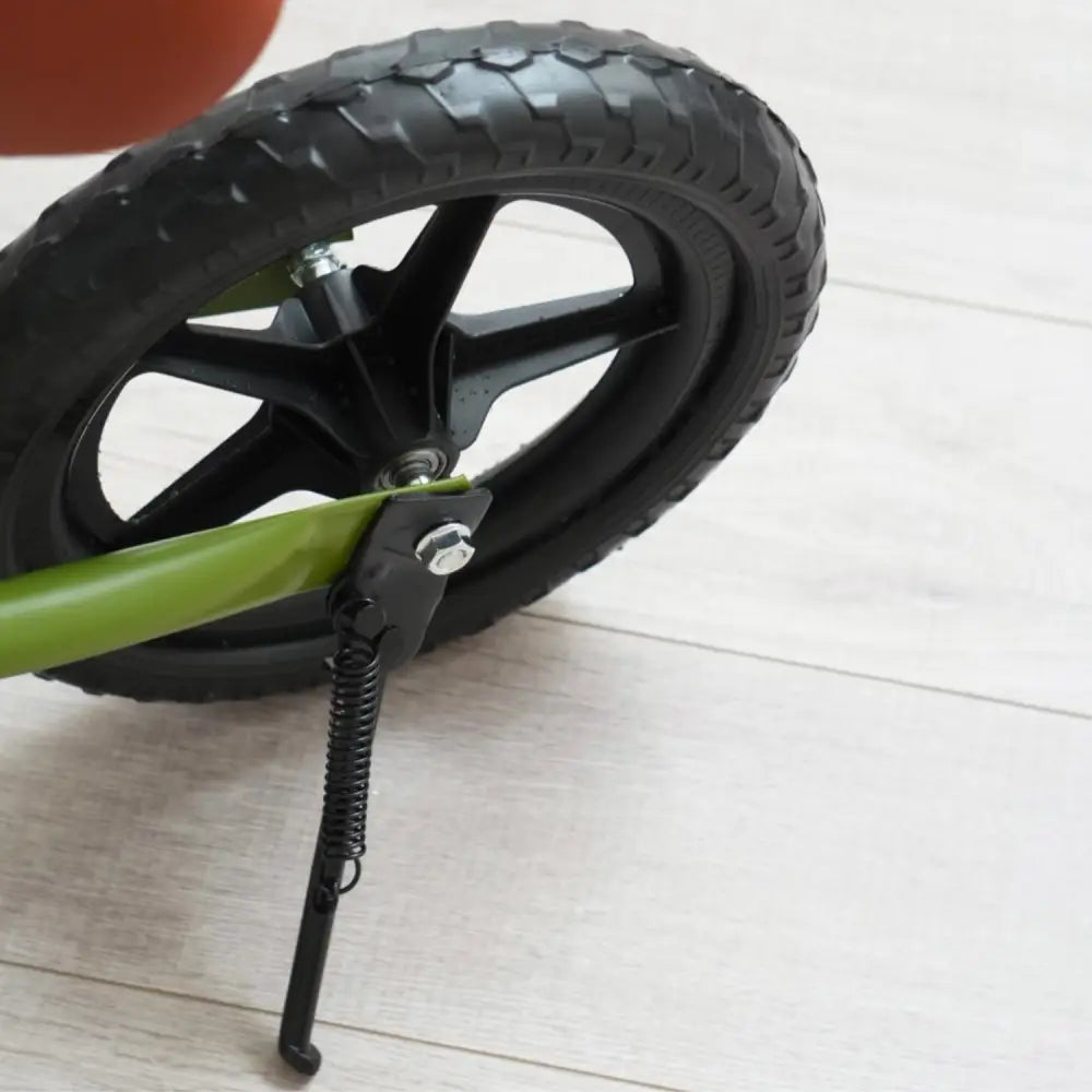 キックバイク 子供用バランスバイク 軽量2.2kg EVAタイヤ メンテナンス不要 360度回転ハンドル 三輪車 トレーニングバイク 室内外兼用 安全設計