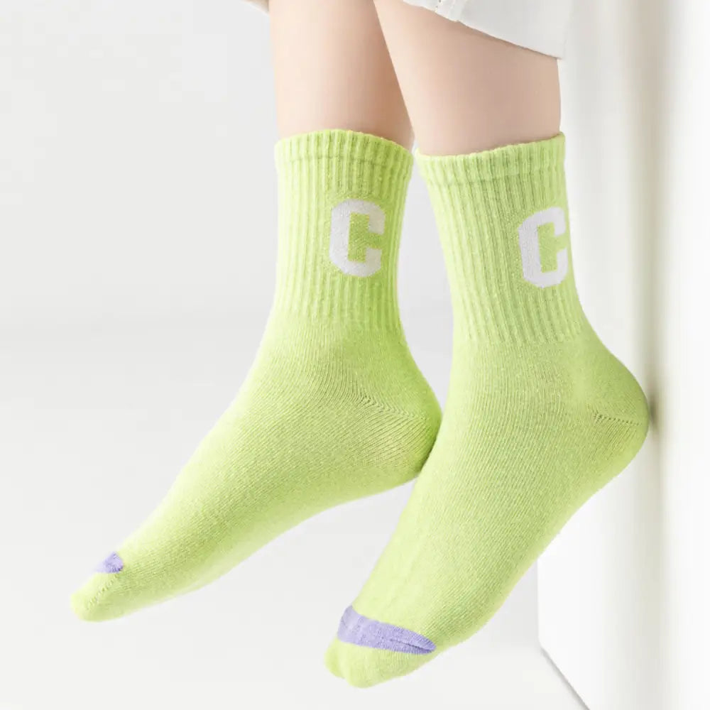 キッズソックス 通気性抜群靴下 子ども用コットンソックス 速乾性キッズ靴下 柔らか素材ソックス 伸縮性フィット靴下 おしゃれ子ども靴下 蒸れにくいベビーソックス 快適履き心地ソックス カラーバリエーション豊富靴下