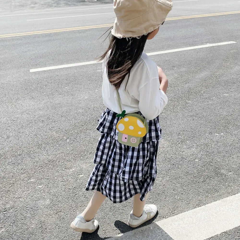 子どもポーチ いちご きのこハウス くるま - こどもポーチ