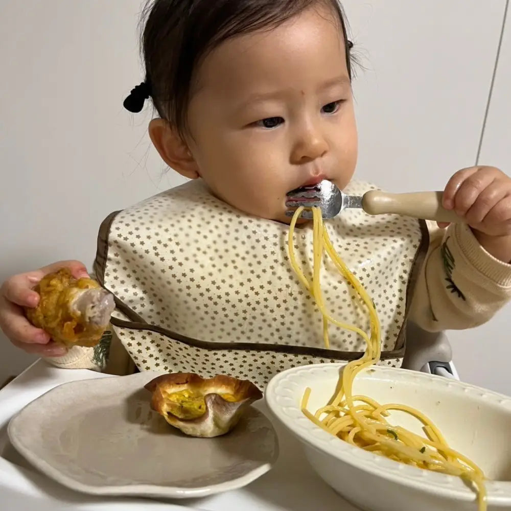 お食事エプロン 袖なしベビービブ 手づかみ食べ ポケット付きエプロン 防水素材 赤ちゃん用スタイ 離乳食準備 洗濯簡単 出産祝い