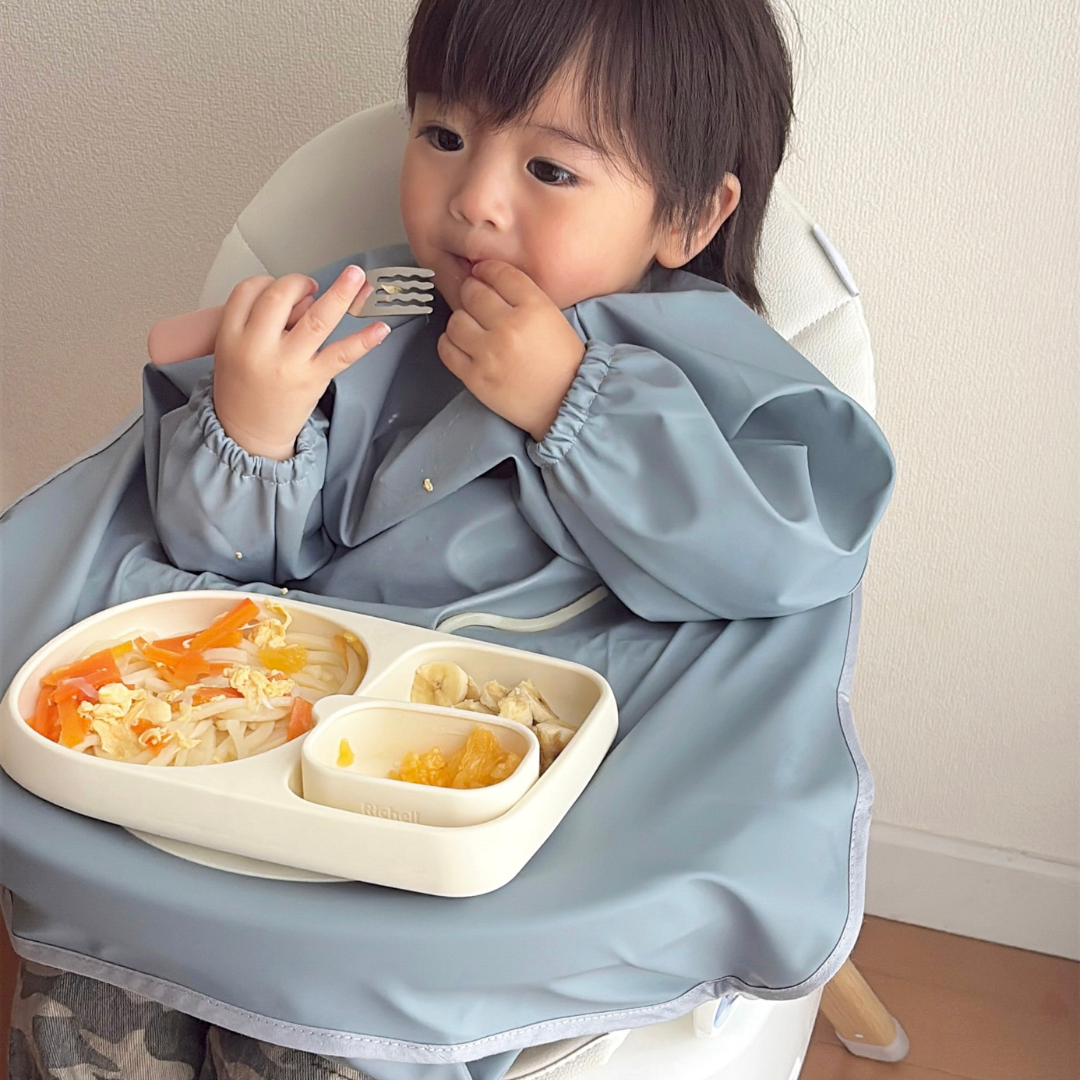 お食事エプロン 長袖 半袖 ベビーエプロン 防水 離乳食エプロン テーブル一体型 食べこぼし防止 ポケット付き 吸盤付き ベビー キッズ 保育園 洗いやすい コンパクト 持ち運び おしゃれ 外食 離乳食 出産祝い
