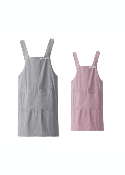 グレーとピンクの親子エプロンを並べた商品画像。親子でお揃いにできるバッククロス型エプロン