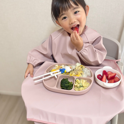 お食事エプロン 長袖 半袖 ベビーエプロン 防水 離乳食エプロン テーブル一体型 食べこぼし防止 ポケット付き 吸盤付き ベビー キッズ 保育園 洗いやすい コンパクト 持ち運び おしゃれ 外食 離乳食 出産祝い

