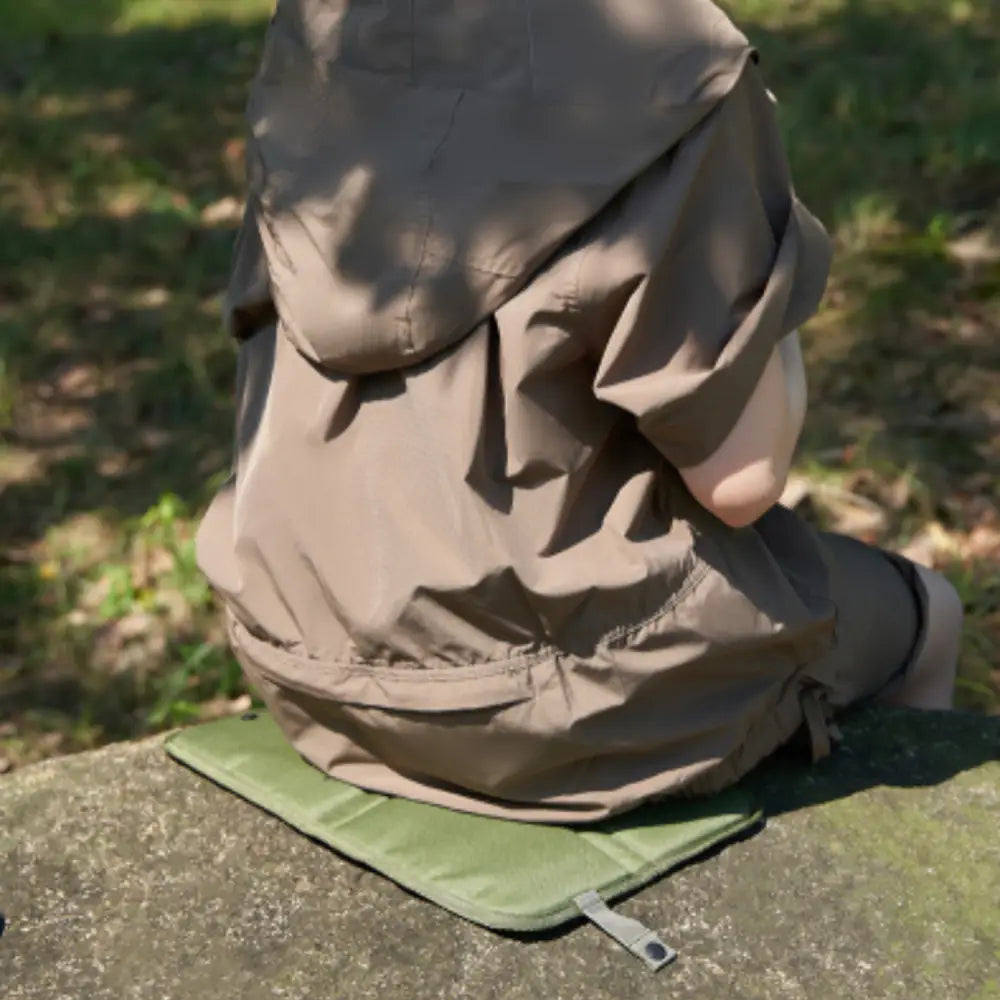 アウトドアクッション 軽量 折り畳み 収納便利 防水 撥水 汚れに強い 持ち運び簡単 ピクニック キャンプ 座り心地快適