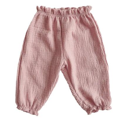 ベビーパンツ　ガーゼ素材長ズボン　通気性抜群ボトムス　夏用ベビーボトム　虫よけ対策ズボン　あせも予防パンツ　裾ゴム入りズボン　日焼け防止ベビーパンツ　ナチュラルカラー子ども服　男女兼用ガーゼパンツ