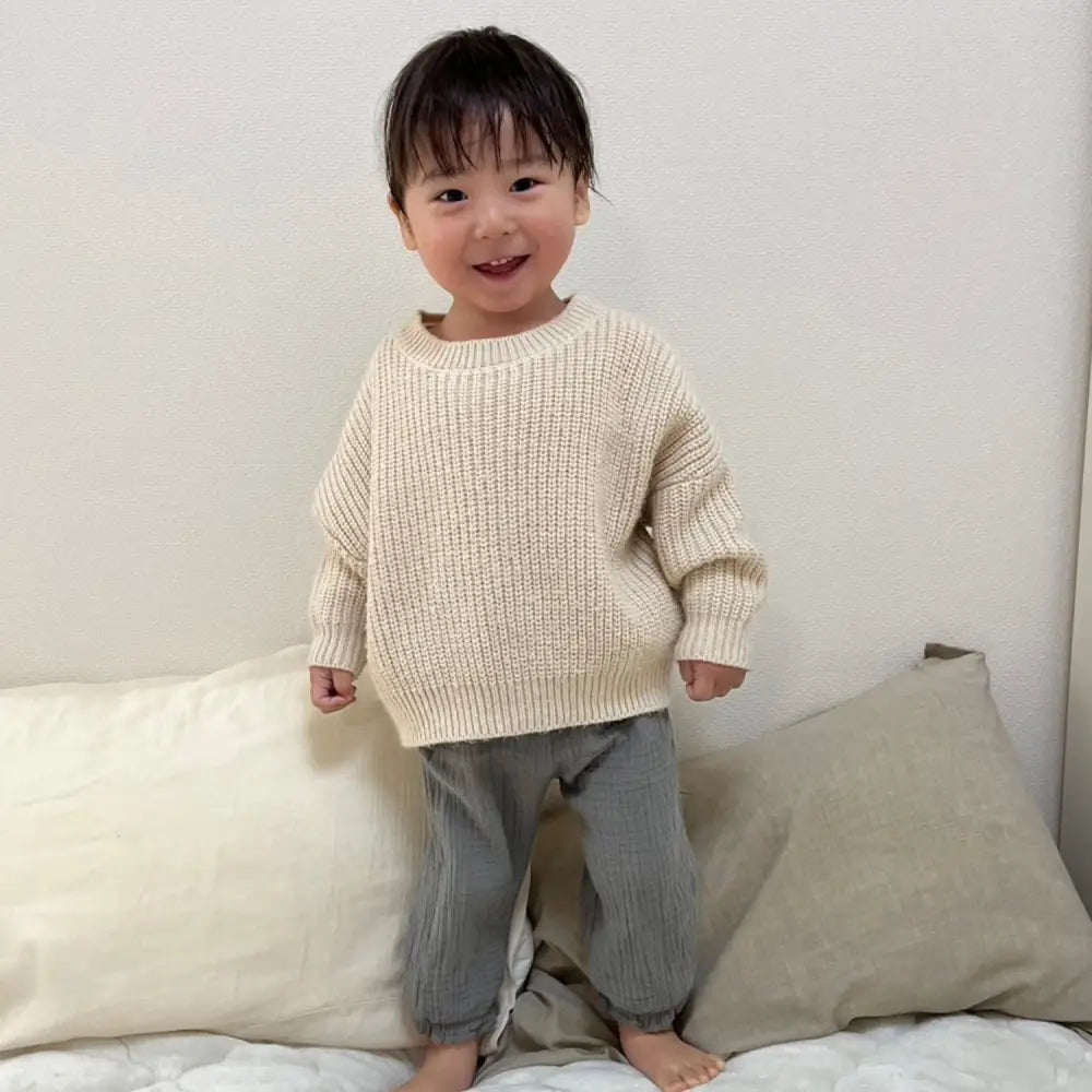 ベビーパンツ　ガーゼ素材長ズボン　通気性抜群ボトムス　夏用ベビーボトム　虫よけ対策ズボン　あせも予防パンツ　裾ゴム入りズボン　日焼け防止ベビーパンツ　ナチュラルカラー子ども服　男女兼用ガーゼパンツ