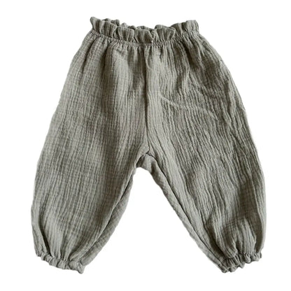 ベビーパンツ　ガーゼ素材長ズボン　通気性抜群ボトムス　夏用ベビーボトム　虫よけ対策ズボン　あせも予防パンツ　裾ゴム入りズボン　日焼け防止ベビーパンツ　ナチュラルカラー子ども服　男女兼用ガーゼパンツ