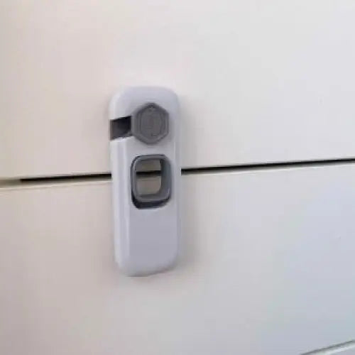 キャビネット用チャイルドロック　扉用　5個セット ドアストッパー チャイルドロック 赤ちゃん ベビー 戸口ロック ベビーガード 扉 ドア ロック 開き戸 ストッパー いたずら防止 安全ロック セーフティーグッズ ベビー用品 地震 冷蔵庫 引き出し 引き戸 戸棚　冷蔵庫 開き戸をロック 観音開き　観音扉　インテリア　おしゃれ　360°対応