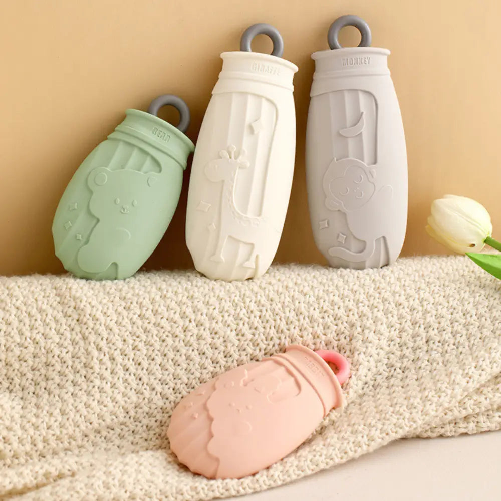 湯たんぽ　電子レンジ対応湯たんぽ　繰り返し使える湯たんぽ　おしゃれ湯たんぽ　生理痛対策グッズ　冷え性対策アイテム　保温冷却両用ボトル　ニットカバー付き湯たんぽ　アウトドア防寒グッズ　一年中使える湯たんぽ