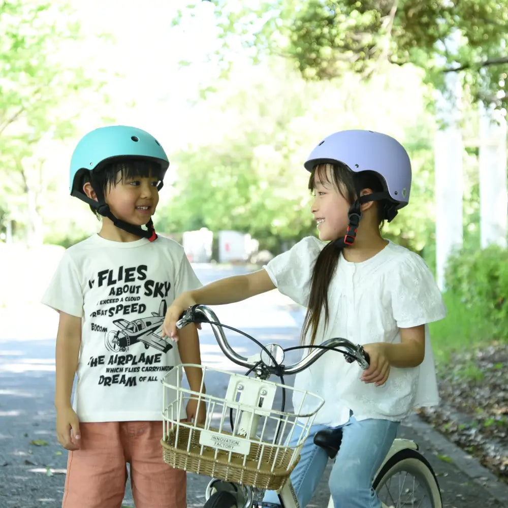 キッズヘルメット　軽量子ども用ヘルメット　自転車用ヘルメット　キックボード用ヘルメット　通気性抜群ヘルメット　高密度クッション付きヘルメット　サイズ調整可能ヘルメット　安全設計キッズヘルメット　首に優しい軽量ヘルメット　防災対策ヘルメット