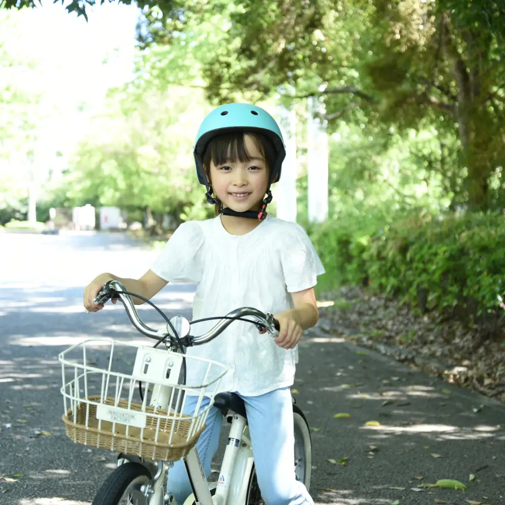 キッズヘルメット　軽量子ども用ヘルメット　自転車用ヘルメット　キックボード用ヘルメット　通気性抜群ヘルメット　高密度クッション付きヘルメット　サイズ調整可能ヘルメット　安全設計キッズヘルメット　首に優しい軽量ヘルメット　防災対策ヘルメット