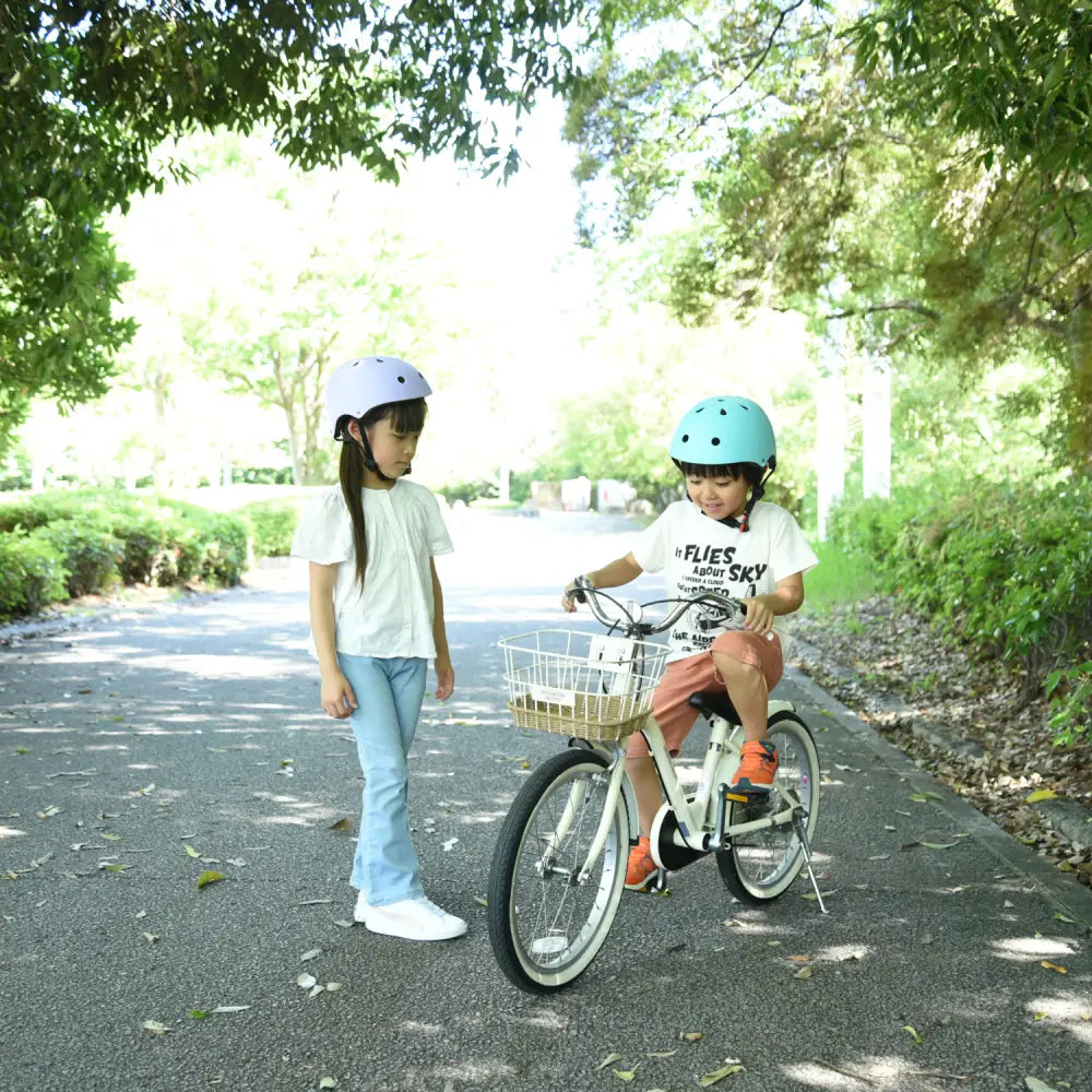 キッズヘルメット　軽量子ども用ヘルメット　自転車用ヘルメット　キックボード用ヘルメット　通気性抜群ヘルメット　高密度クッション付きヘルメット　サイズ調整可能ヘルメット　安全設計キッズヘルメット　首に優しい軽量ヘルメット　防災対策ヘルメット