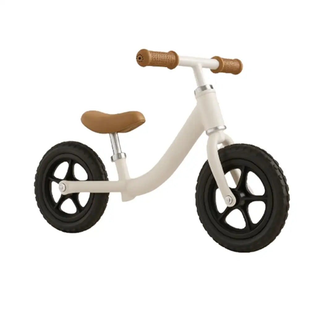 キックバイク 子供用バランスバイク 軽量2.2kg EVAタイヤ メンテナンス不要 360度回転ハンドル 三輪車 トレーニングバイク 室内外兼用 安全設計