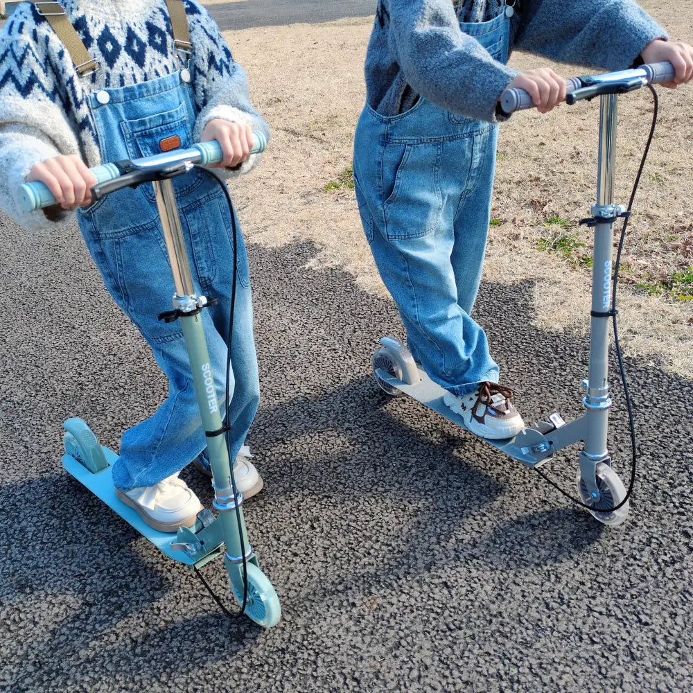 キッズスクーター 子供用 キックスクーター LEDホイール 折りたたみ式 高さ調節 軽量設計 外遊び 通学 公園 安全ブレーキ スタンド付き 持ち運び便利 収納可能 成長対応