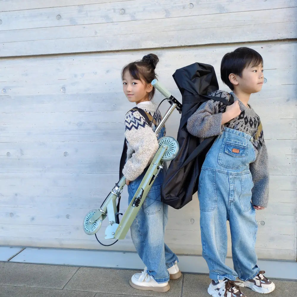 キッズスクーター 子供用 キックスクーター LEDホイール 折りたたみ式 高さ調節 軽量設計 外遊び 通学 公園 安全ブレーキ スタンド付き 持ち運び便利 収納可能 成長対応