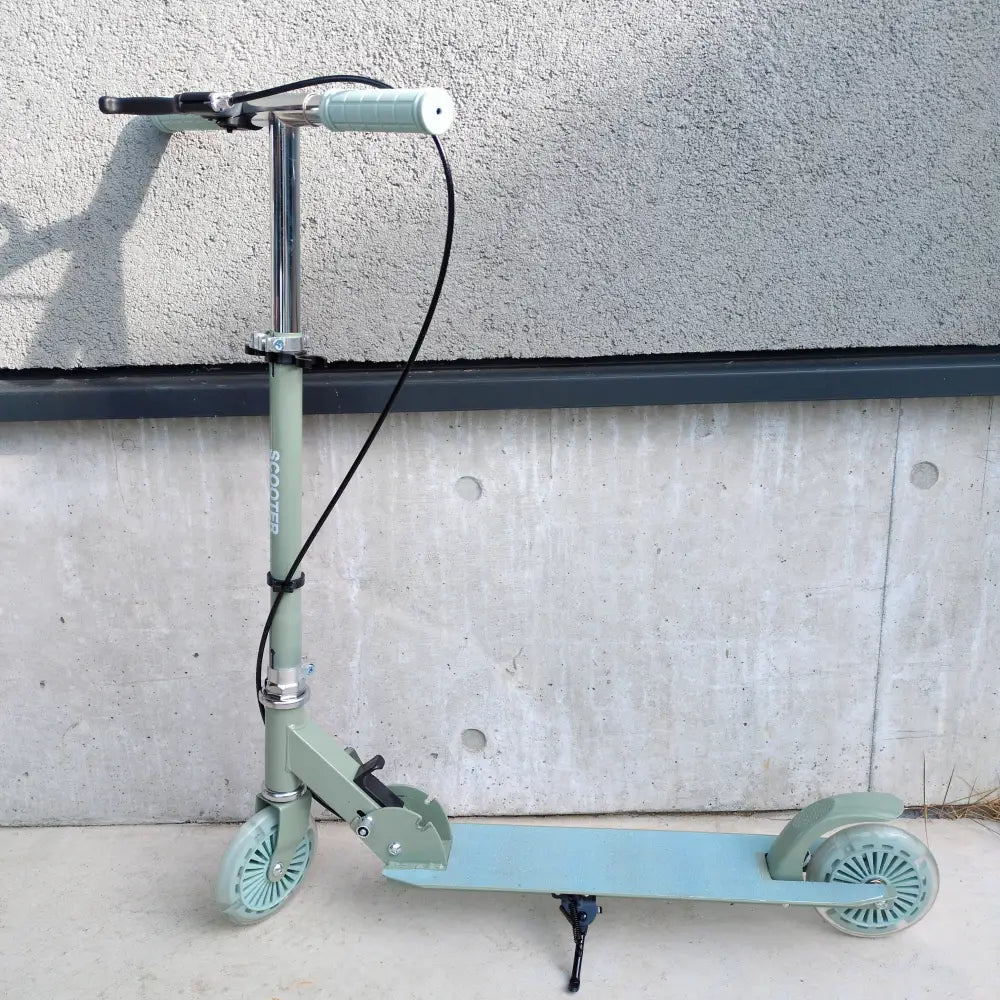 キッズスクーター 子供用 キックスクーター LEDホイール 折りたたみ式 高さ調節 軽量設計 外遊び 通学 公園 安全ブレーキ スタンド付き 持ち運び便利 収納可能 成長対応