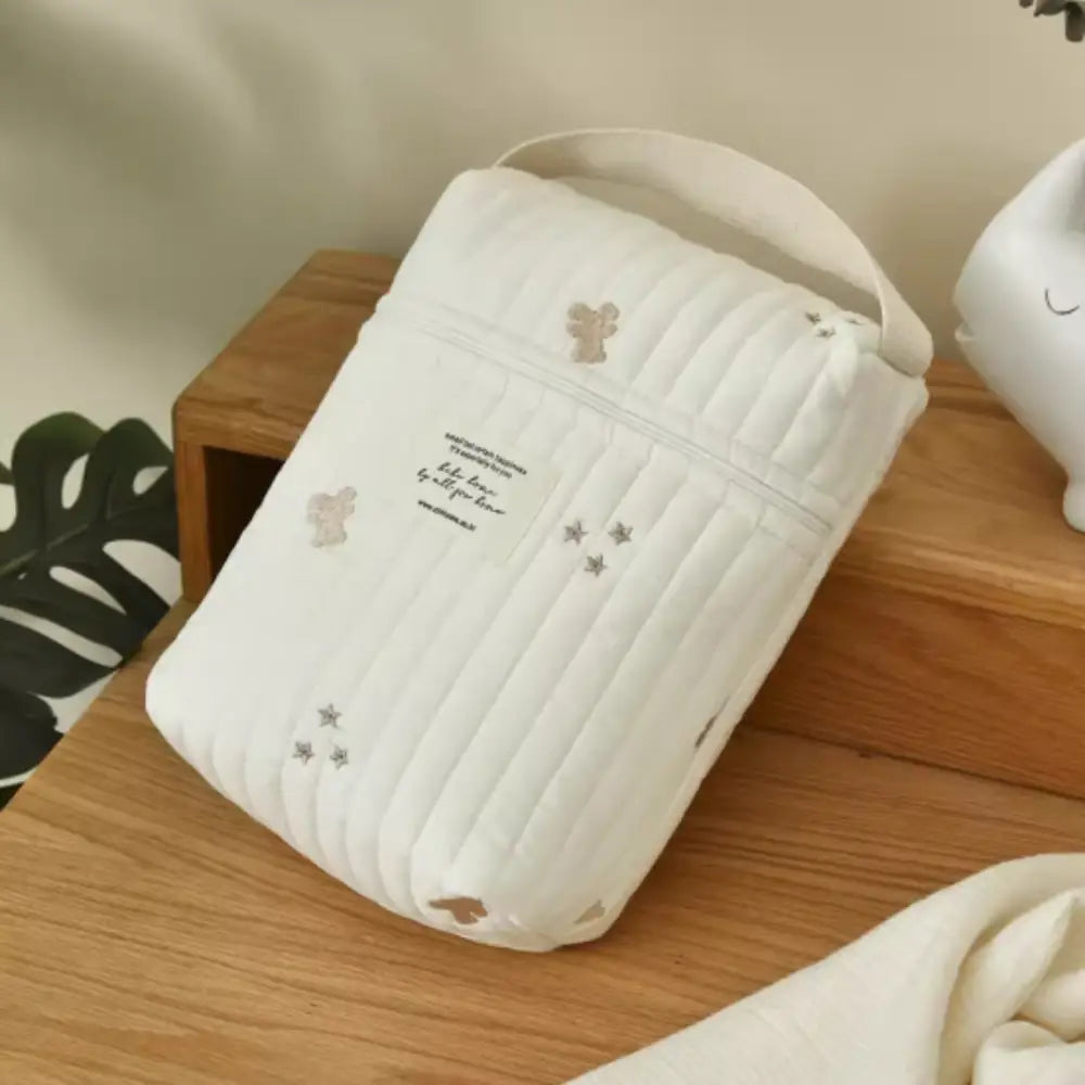 マルチポーチ　大容量ベビーポーチ　キルティングコットンポーチ　哺乳瓶収納ポーチ　おむつポーチ　広口ファスナーポーチ　タッセル付きおしゃれポーチ　ベビーカーバッグ兼用ポーチ　マチ広サブバッグ　刺繍デザインポーチ