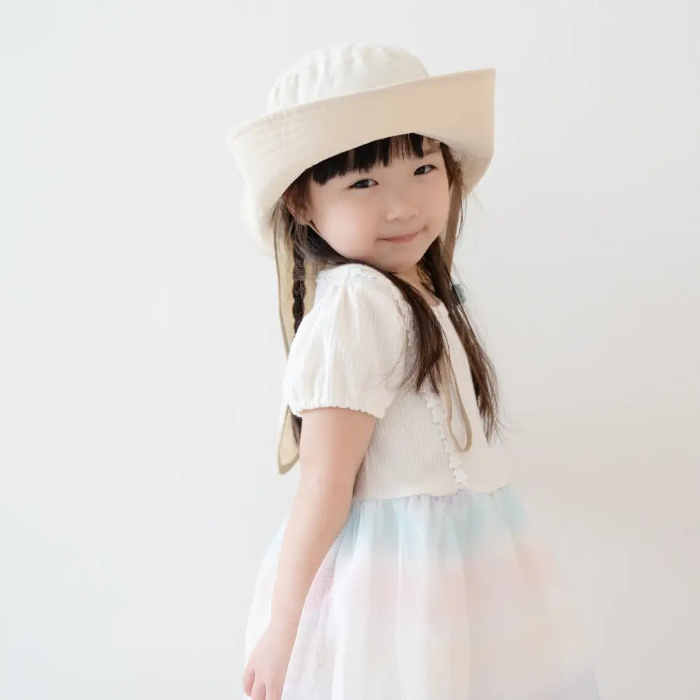 紫外線対策 UVカット99.9% UPF50+ 子供用帽子 広いつば 日よけフラップ 接触冷感 メッシュ通気 サイズ調整可能 あご紐付き 風対策 ノンホルマリン 安心素材 快適な被り心地