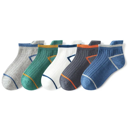 キッズソックス　通気性抜群靴下　子ども用コットンソックス　速乾性キッズ靴下　柔らか素材ソックス　伸縮性フィット靴下　おしゃれ子ども靴下　蒸れにくいベビーソックス　快適履き心地ソックス　カラーバリエーション豊富靴下