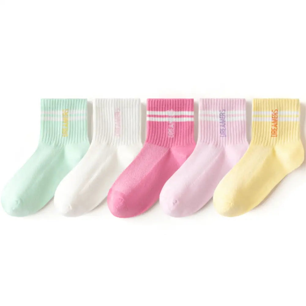 キッズソックス　通気性抜群靴下　子ども用コットンソックス　速乾性キッズ靴下　柔らか素材ソックス　伸縮性フィット靴下　おしゃれ子ども靴下　蒸れにくいベビーソックス　快適履き心地ソックス　カラーバリエーション豊富靴下