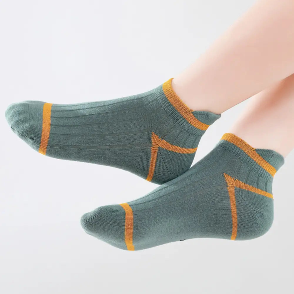 キッズソックス　通気性抜群靴下　子ども用コットンソックス　速乾性キッズ靴下　柔らか素材ソックス　伸縮性フィット靴下　おしゃれ子ども靴下　蒸れにくいベビーソックス　快適履き心地ソックス　カラーバリエーション豊富靴下