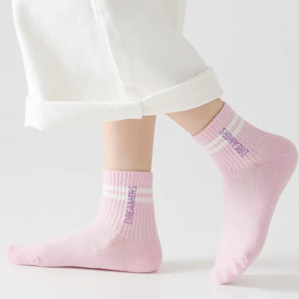 キッズソックス　通気性抜群靴下　子ども用コットンソックス　速乾性キッズ靴下　柔らか素材ソックス　伸縮性フィット靴下　おしゃれ子ども靴下　蒸れにくいベビーソックス　快適履き心地ソックス　カラーバリエーション豊富靴下