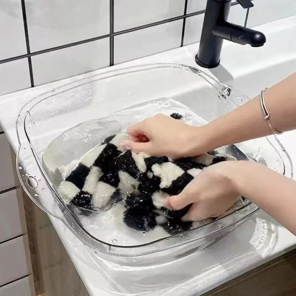 アクリルボウル　高級感バスボウル　透明湯桶　おしゃれ洗面ボウル　持ち手付きボウル　吊るせる水切りボウル　耐熱アクリル洗面器　割れにくい浴室ボウル　キッチン多用途ボウル　衛生的バスグッズ