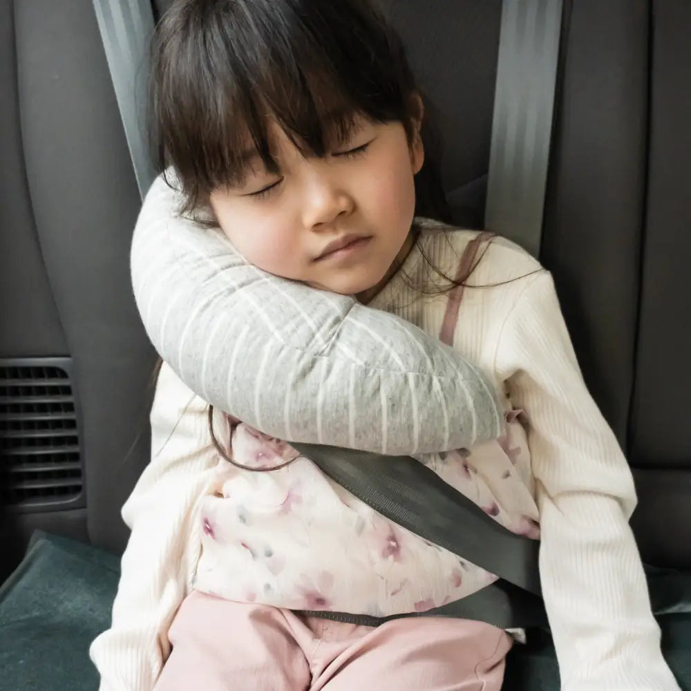 チャイルドシートベルトカバー シートベルト枕 ネックピロー 車用まくら 綿100％ 通気性 吸湿性 快適ドライブ マジックテープ式 取り付け簡単 子供用 大人兼用 洗える