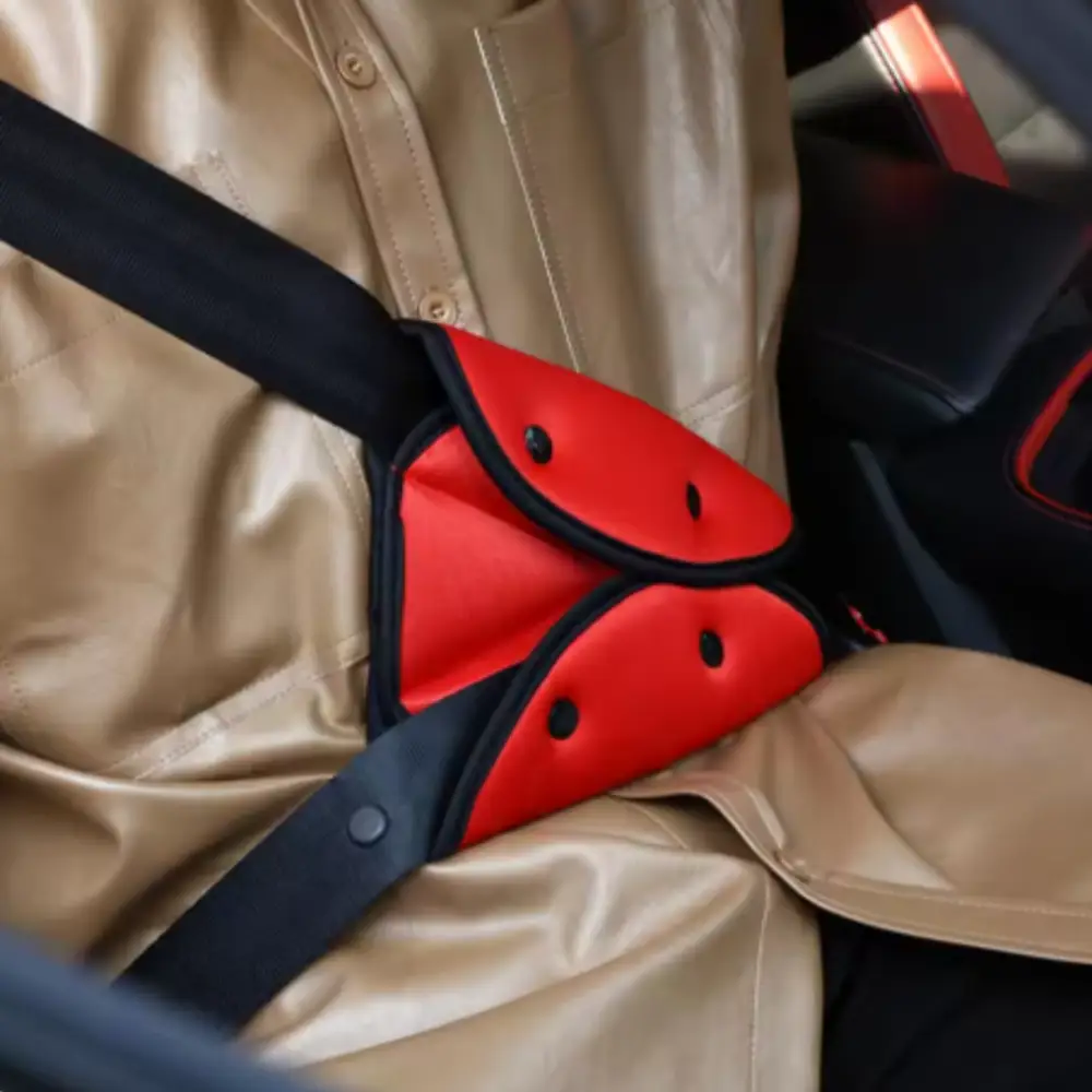 シートベルトカバー シートベルトパッド パッド 子供 シートベルト カバー クッション 車 車用 車内 車載 カー用品 チャイルド 男の子 女の子 幼児 園児 小学生 キッズ ジュニア ブラック ブルー レッド グレー