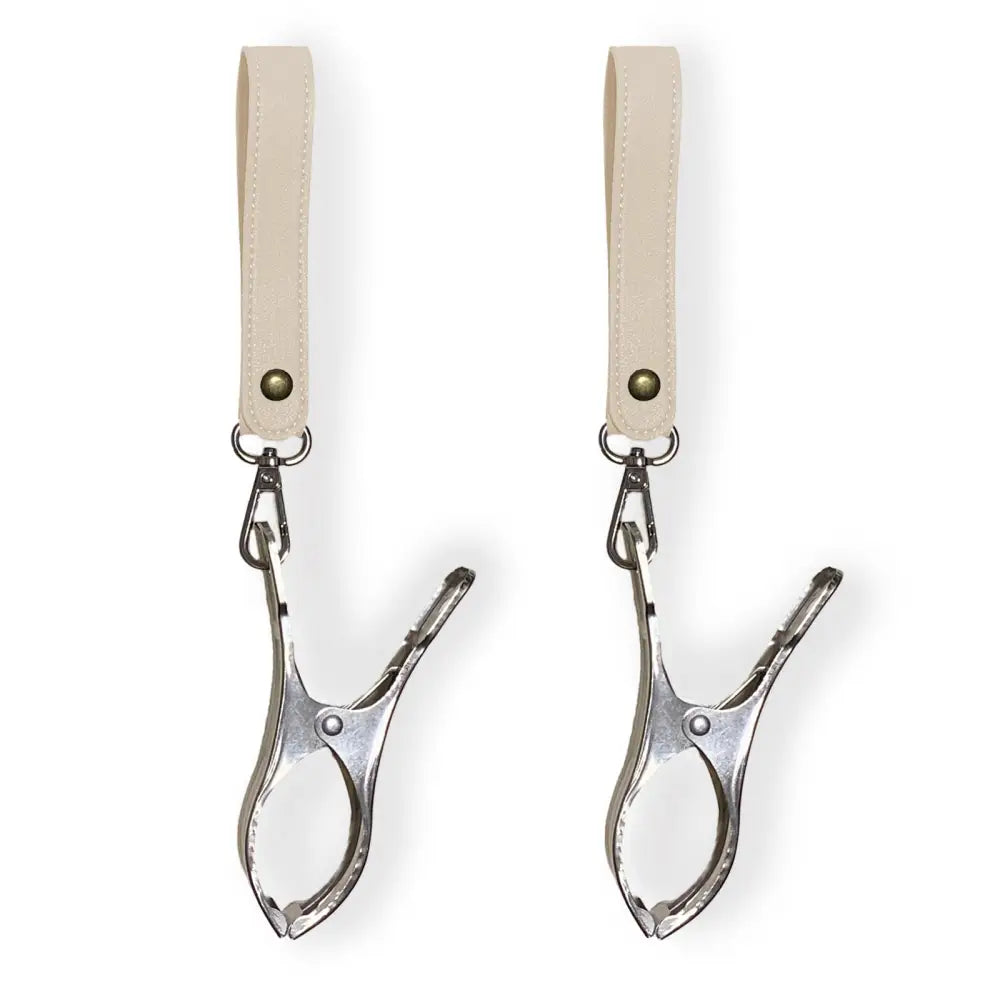 シューズクリップ 2個セット シューズストラップ  シューズホルダー  赤ちゃん ベビー　ベビーカー持ち運び トイストラップ  便利アイテム 春 散歩　紛失防止 フェイクレザー 合皮 くすみカラー ベビー用品 ベビーカーグッズ  男の子 女の子 出産祝い おしゃれ かわいい 荷物掛け フック  ブランケットクリップ カバン 