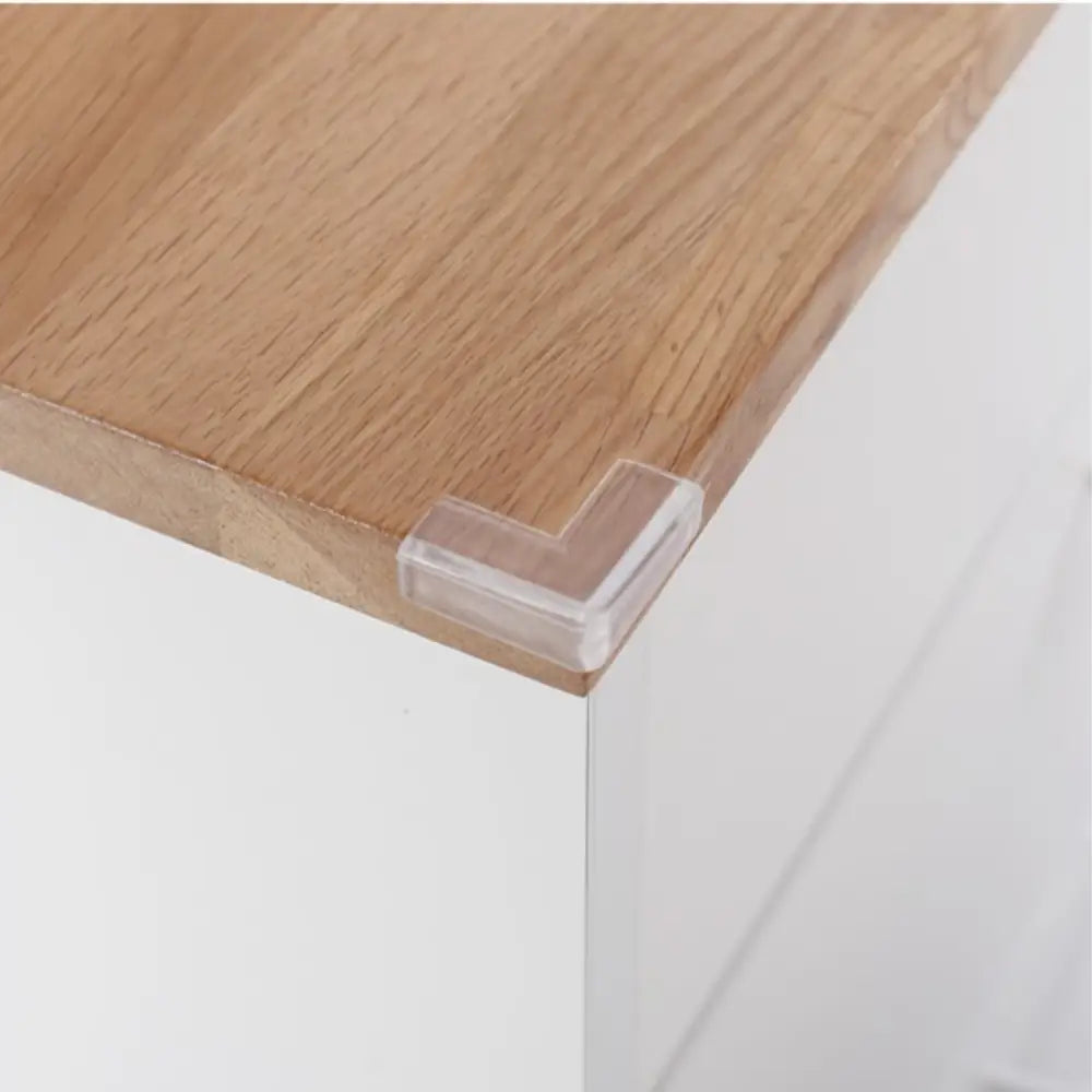 コーナーガード　透明ベビーガード　家具角保護クッション　子ども安全グッズ　貼るだけ簡単コーナーガード　誤飲防止ベビーガード　柔らか素材コーナークッション　L字タイプコーナー保護　直線カット対応ガード　インテリアになじむ安全グッズ