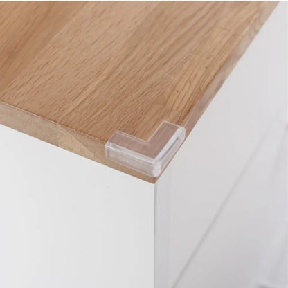 コーナーガード　透明ベビーガード　家具角保護クッション　子ども安全グッズ　貼るだけ簡単コーナーガード　誤飲防止ベビーガード　柔らか素材コーナークッション　L字タイプコーナー保護　直線カット対応ガード　インテリアになじむ安全グッズ