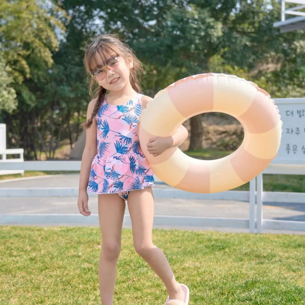 浮き輪　レトロデザイン浮き輪　SNS映えプールグッズ　家族お揃い浮き輪　くすみカラー夏アイテム　コンパクト収納浮き輪　ベビーキッズ大人兼用浮き輪　おしゃれビーチグッズ　アームリングセット浮き輪　夏レジャー必需品