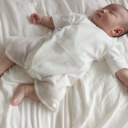 コンビ肌着 ベビー肌着 綿100％ 新生児 赤ちゃん 下着 3枚セット フライス メッシュ 外縫い仕様 肌に優しい 通気性 保温性 伸縮性 出産祝い ギフト 個包装 オーガンジー袋 スナップボタン 使いやすい 洗い替え用 ベビー用品