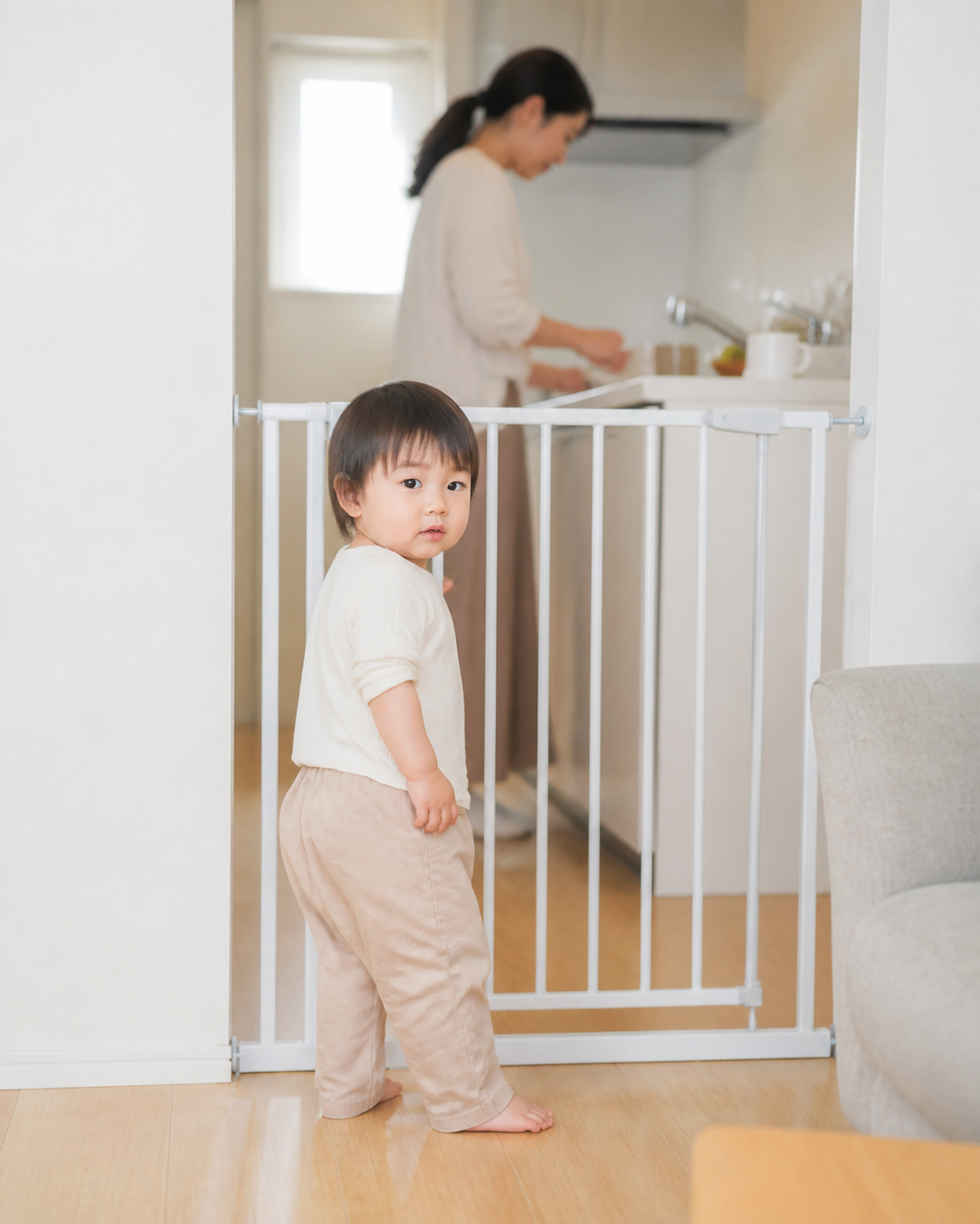 ベビーゲートを使う家庭の日常シーン